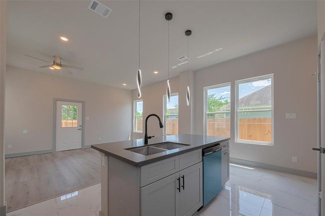 2414 Sam Wilson St, House other with 3 bedrooms, 3 bathrooms and 2 parking in Houston TX | Image 8