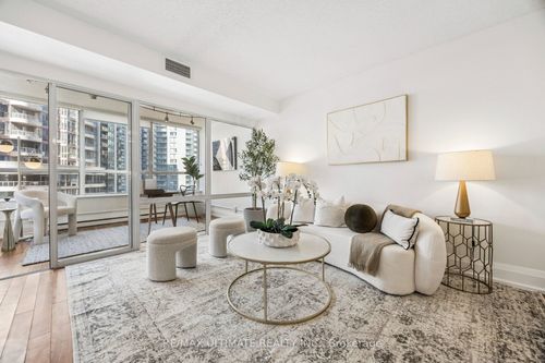 907-717 Bay St, Toronto, ON, M5G2J9 | Card Image