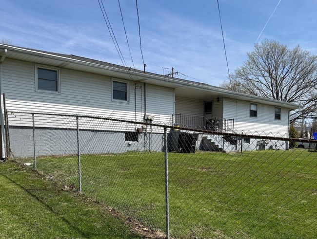 619-621 Jersey Ave, Home with 4 bedrooms, 3 bathrooms and 1 parking in Bloomington IL | Image 4