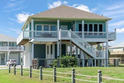 2000 Vista Drive, House other with 3 bedrooms, 2 bathrooms and null parking in Crystal Beach TX | Image 1