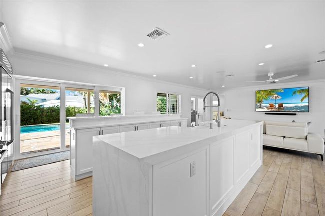 48 Ocean Dr, House other with 3 bedrooms, 2 bathrooms and null parking in Jupiter Inlet Colony FL | Image 12