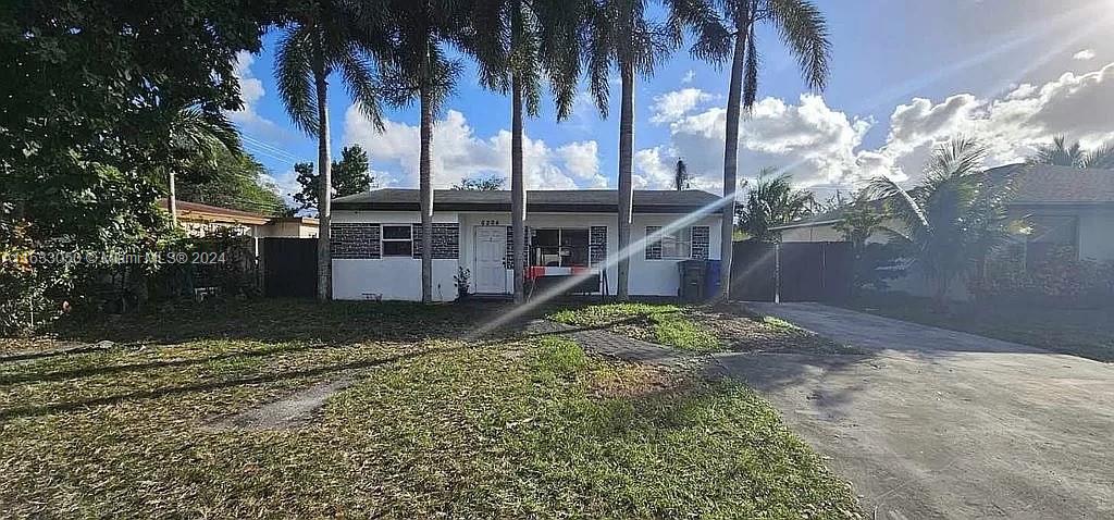 Wiley St, Hollywood, FL 33023