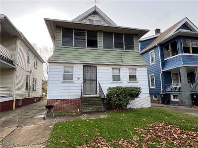 View of front of property featuring a front lawn | Image 1