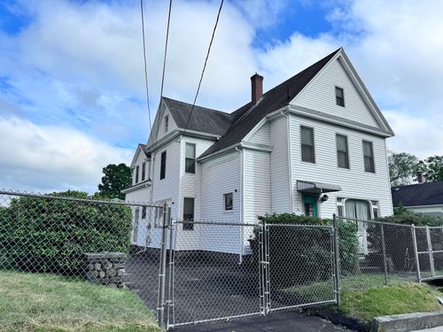 16 Center St, Putnam, CT, 06260-2304 | Card Image