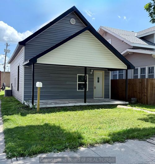 217 W 4th St, Hastings, NE, 68901-5242 | Card Image