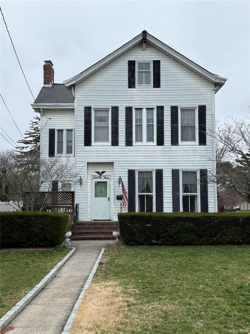 25 Shore Ln, Bay Shore, NY, 11706-8733 | Card Image