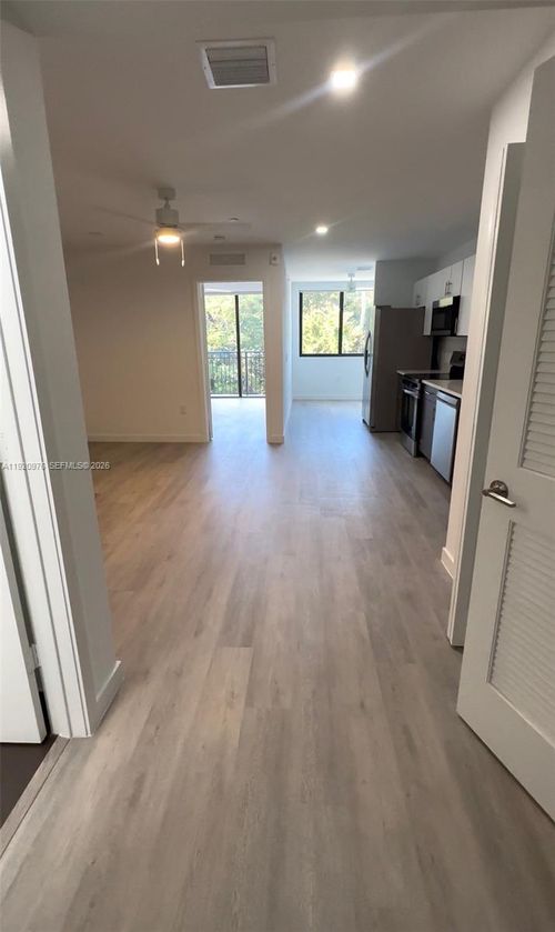 apt-302-20 Ne 19th Ave, Pompano Beach, FL, 33060-6955 | Card Image
