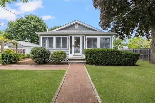 77 2nd St, East Greenwich, RI, 02818-3522 | Card Image