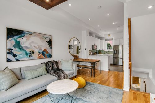 22 Fairhead Mews, Toronto, ON, M4E3Y4 | Card Image