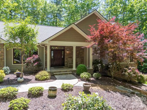 100 Falls Summit Rd, Hendersonville, NC, 28739-8158 | Card Image