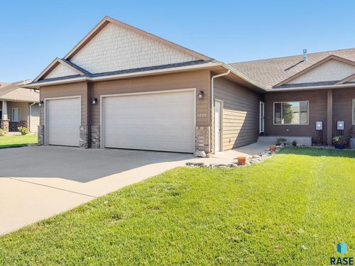 4204 S Banyan Ave, Sioux Falls, SD, 57110-4511 | Card Image
