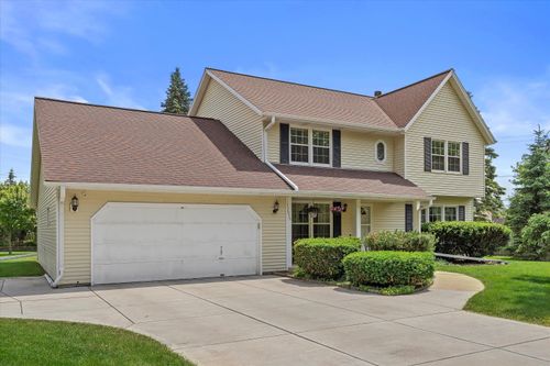 17035 Elizabeth Dr, Brookfield, WI, 53005-6811 | Card Image