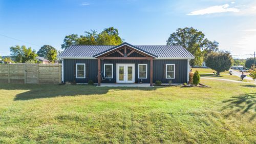 448 Duncan Cir, Lobelville, TN, 37097-3428 | Card Image