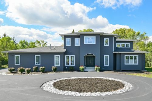 8825 N Spruce Road, River Hills, WI, 53217 | Card Image