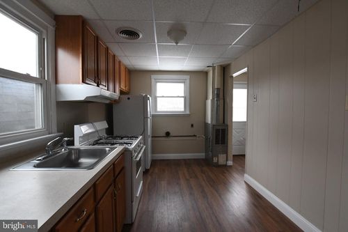 52 1/2 Chestnut St, PENNSVILLE, NJ, 08070-2027 | Card Image