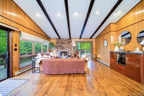 40 Winterthur Rd, Woodridge, NY, 12789-5947 | Card Image