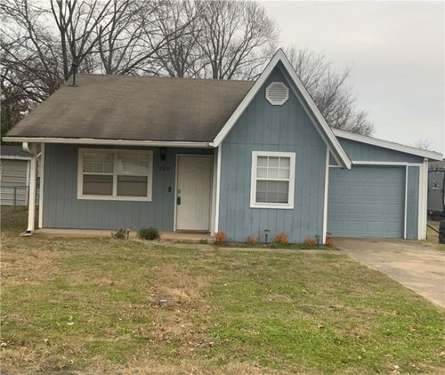 228 N C St, Centerton, AR, 72719-9324 | Card Image