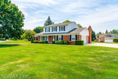 8506 Orchardview Dr, Washington Township, MI, 48095-1350 | Card Image
