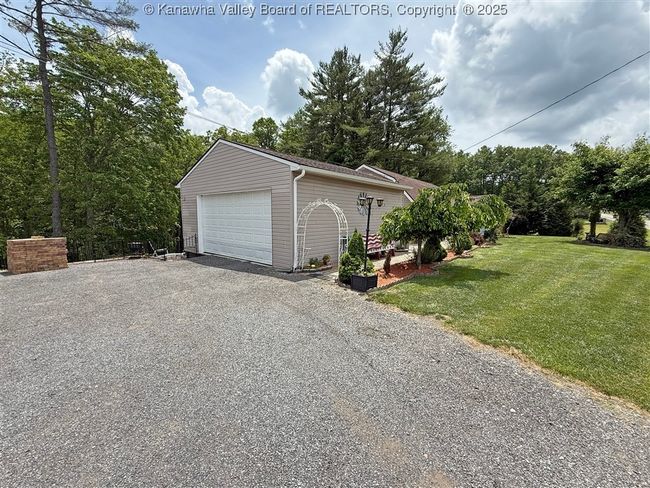 960 Grandview Rd, House other with 4 bedrooms, 3 bathrooms and null parking in Daniels WV | Image 46