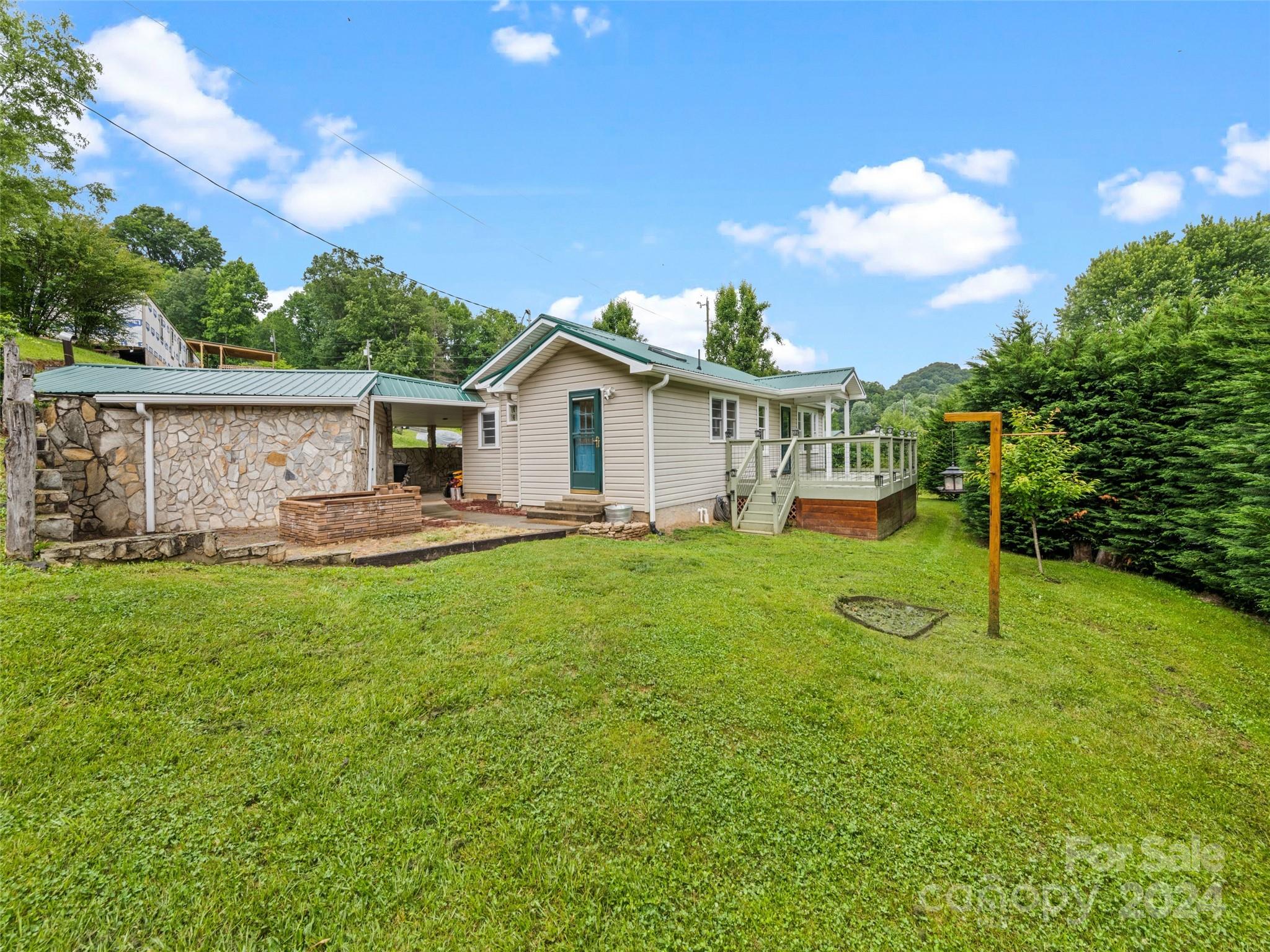 Log Cabin Rd, Waynesville, NC 28786
