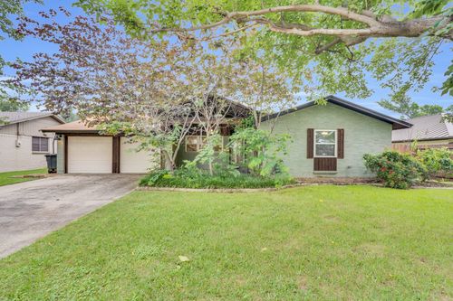 804 Livingston Dr, Hurst, TX, 76053-4829 | Card Image