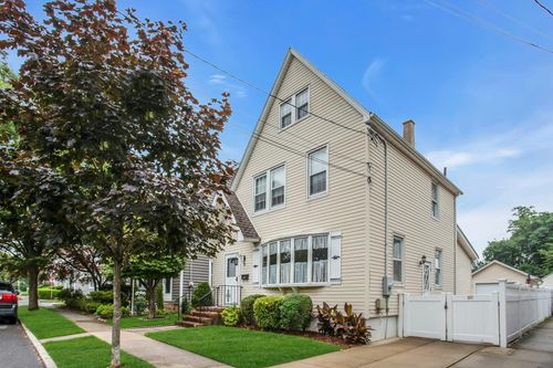 167 Stratford Ave, Williston Park, NY, 11596-1331 | Card Image