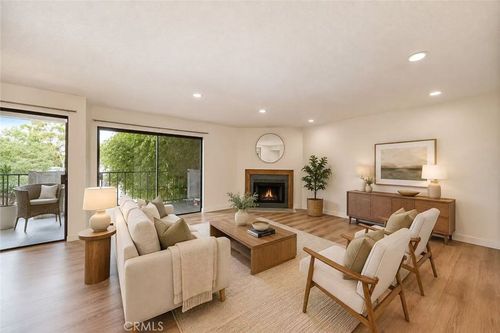 203-605 Redondo Ave, Long Beach, CA, 90814-5055 | Card Image
