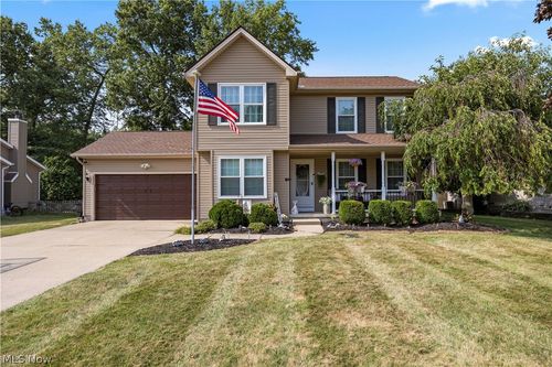 8020 Oak Tree Dr N, Lorain, OH, 44053-4341 | Card Image