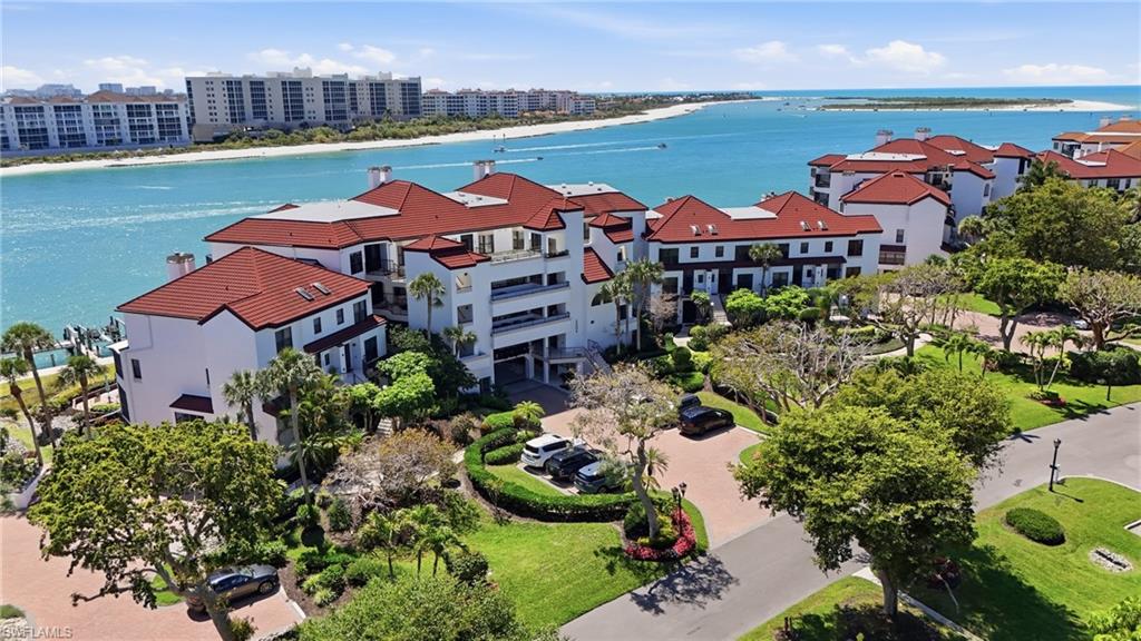 Residential in NAPLES 4