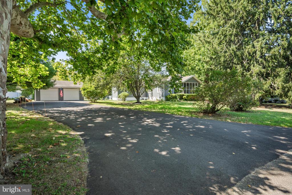 Woodlawn Ave, Mantua, NJ 08051
