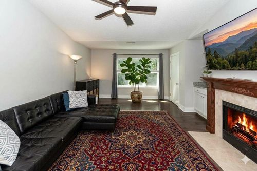 2200j-2011 N Highway 17, Mount Pleasant, SC, 29466-6847 | Card Image