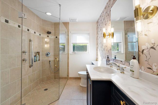 First Floor Bathroom | Image 15