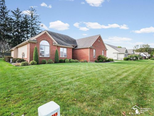 1055 Firecreek Ct, Temperance, MI, 48182-2227 | Card Image