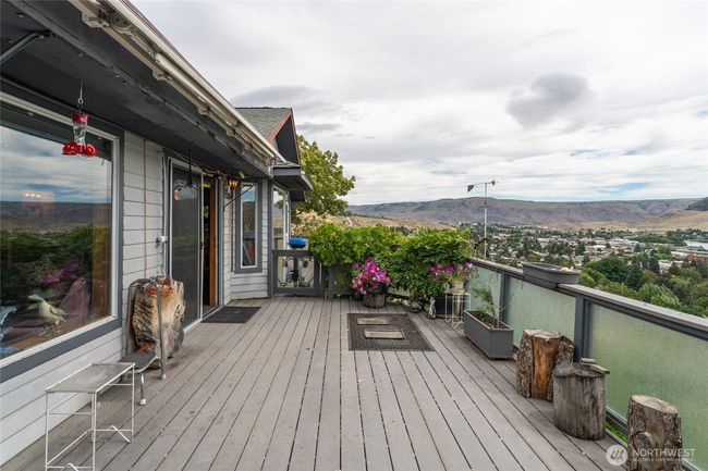 916 No See Um Rd, House other with 3 bedrooms, 3 bathrooms and 2 parking in Chelan WA | Image 5
