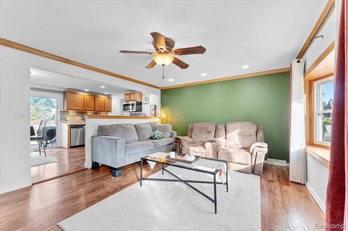 24608 Woodland Dr, Brownstown Twp, MI, 48134-9470 | Card Image