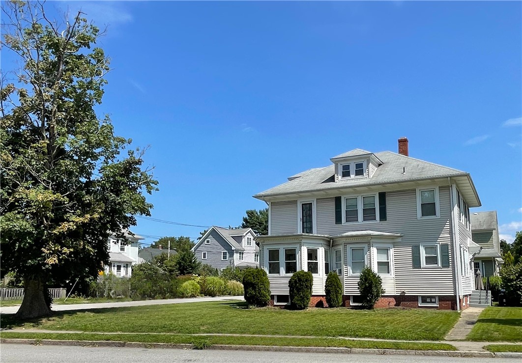 Sefton Dr, Cranston, RI 02905