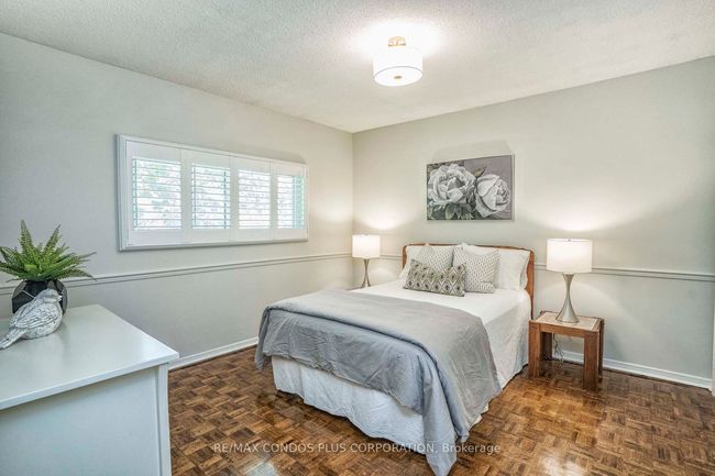 1681 Medallion Crt, House other with 5 bedrooms, 3 bathrooms and 4 parking in Mississauga ON | Image 26