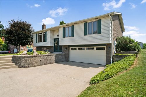 716 Courtview Dr, Greensburg, PA, 15601-1429 | Card Image