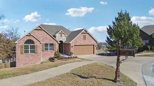 1515 Emily Cir, Sapulpa, OK, 74066-6619 | Card Image