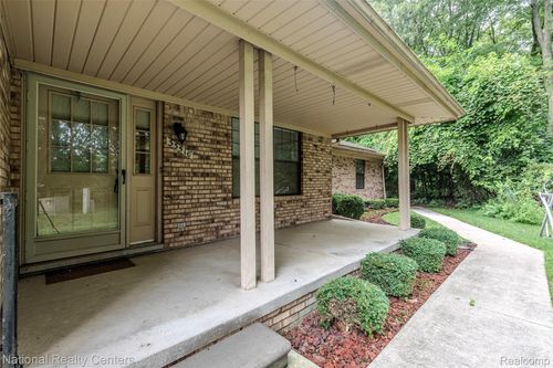 33510 Meldrum St, Chesterfield, MI, 48047-3407 | Card Image