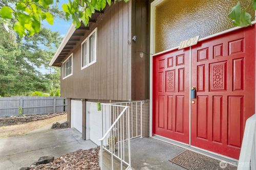 1102 Tule Lake Rd S, Tacoma, WA, 98444-2108 | Card Image