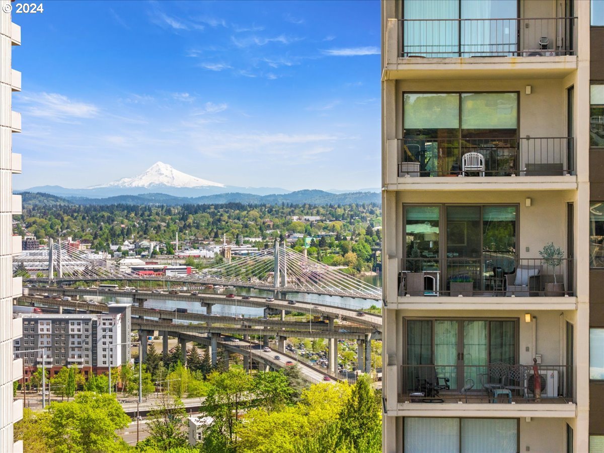 1st Ave, Portland, OR 97201