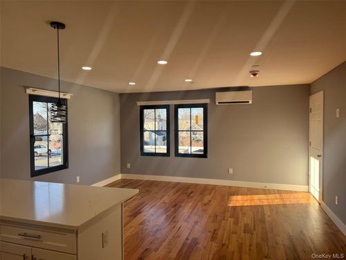 6-1035 W Montauk Hwy, Babylon, NY, 11704-8241 | Card Image