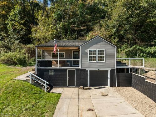 213 Bennett Dr, Weirton, WV, 26062-2008 | Card Image