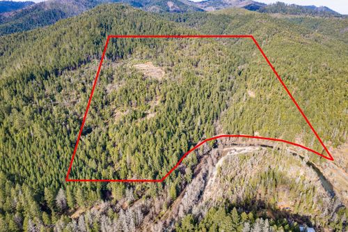 11000 Lower Grave Creek Rd, Wolf Creek, OR, 97497-8766 | Card Image