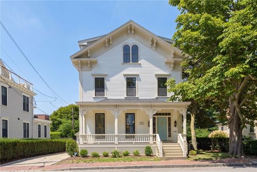 28 Mount Vernon St, Newport, RI, 02840-2760 | Card Image
