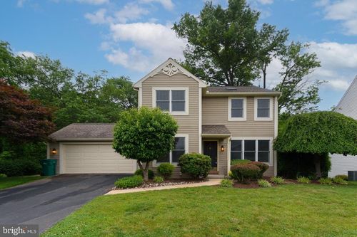 237 Cliff Ln, ELIZABETHTOWN, PA, 17022-1754 | Card Image