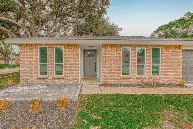 2330 Grind Stone Ln, House other with 3 bedrooms, 2 bathrooms and 2 parking in Sugar Land TX | Image 5