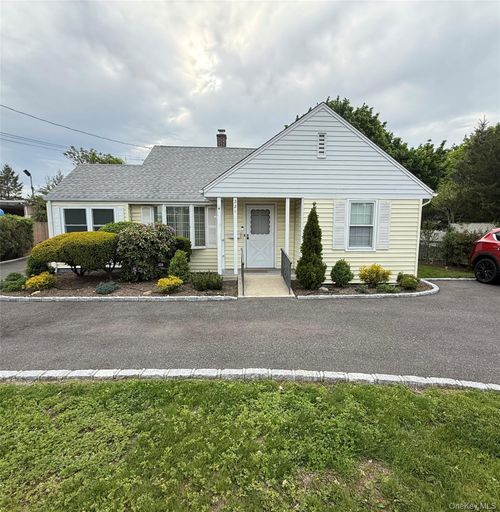 221 Stewart Ave, Bethpage, NY, 11714-5305 | Card Image