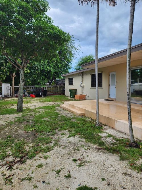 b-13935 Ne 16th Ct, North Miami, FL, 33181-1303 | Card Image
